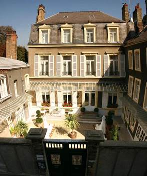 L'enclos de l'évêché